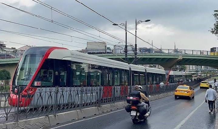 Kabataş-Bağcılar Tramvay Hattı'nda arıza. Seferler iptal edildi