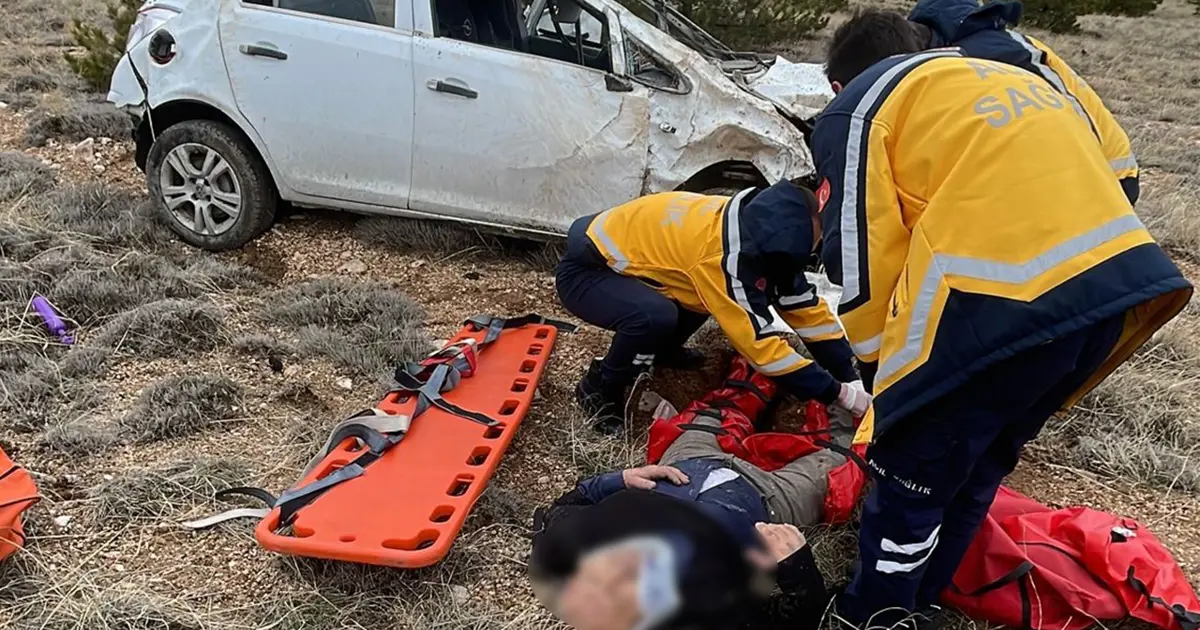 Eşini bıçaklayıp kaçan şüpheli trafik kazasında öldü
