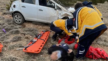 Eşini bıçaklayıp kaçan şüpheli trafik kazasında öldü