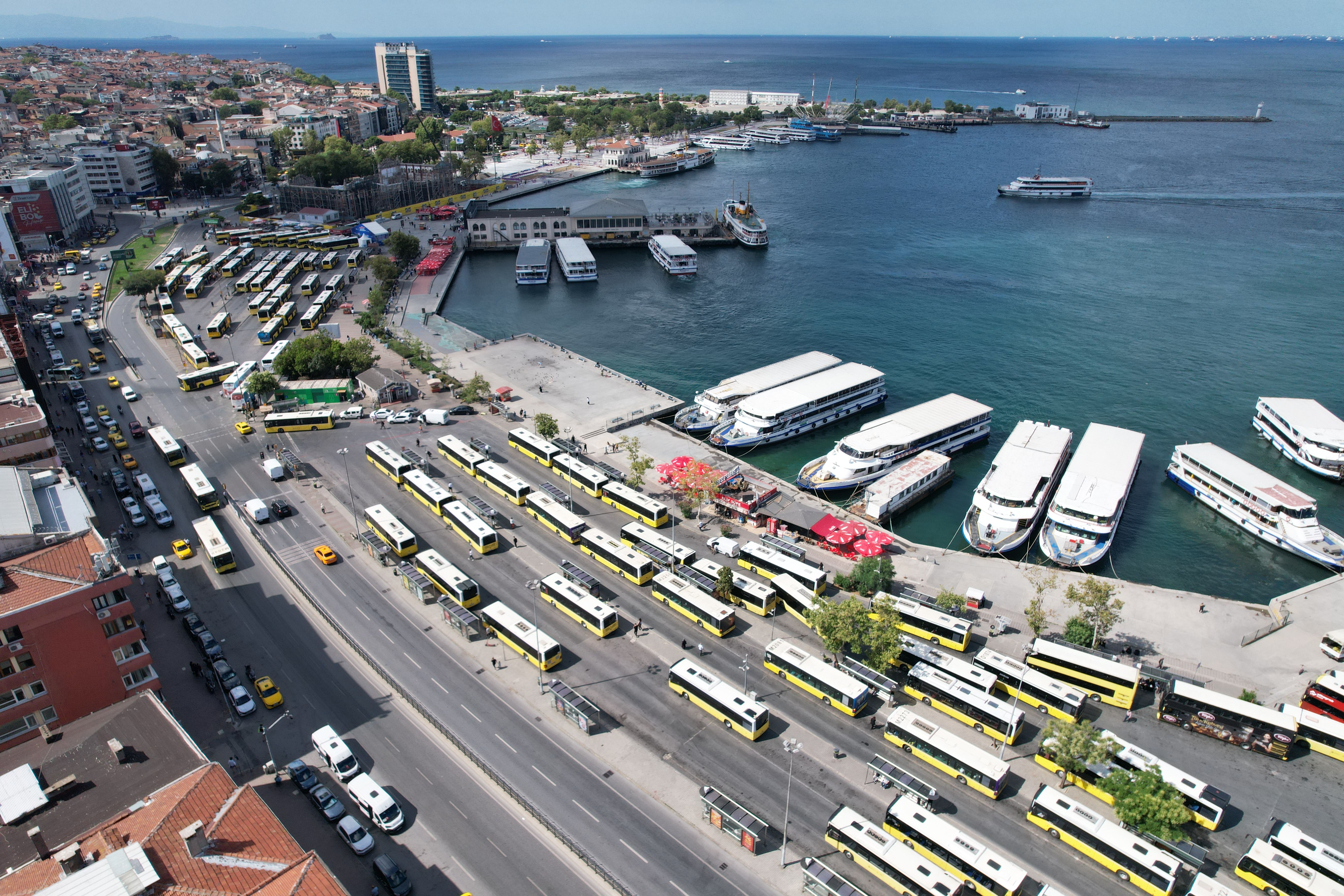 İstanbul'da milyonları etkileyecek karar çıktı. Kadıköy'de 13 İETT hattının son durağı değişti, bazı hatlar kaldırıldı