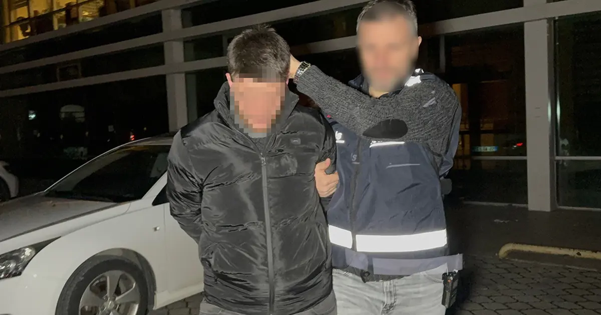 Kafe müdürü müşterileri rahatsız ettiği öne sürülen 4 kişiyi vurdu