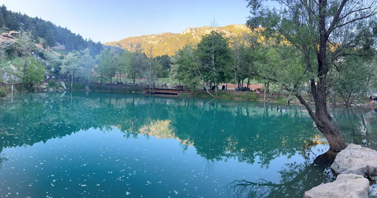 Renginin sırrı çözülemiyor. Kahramanmaraş'ın saklı cenneti "Yeşilgöz"