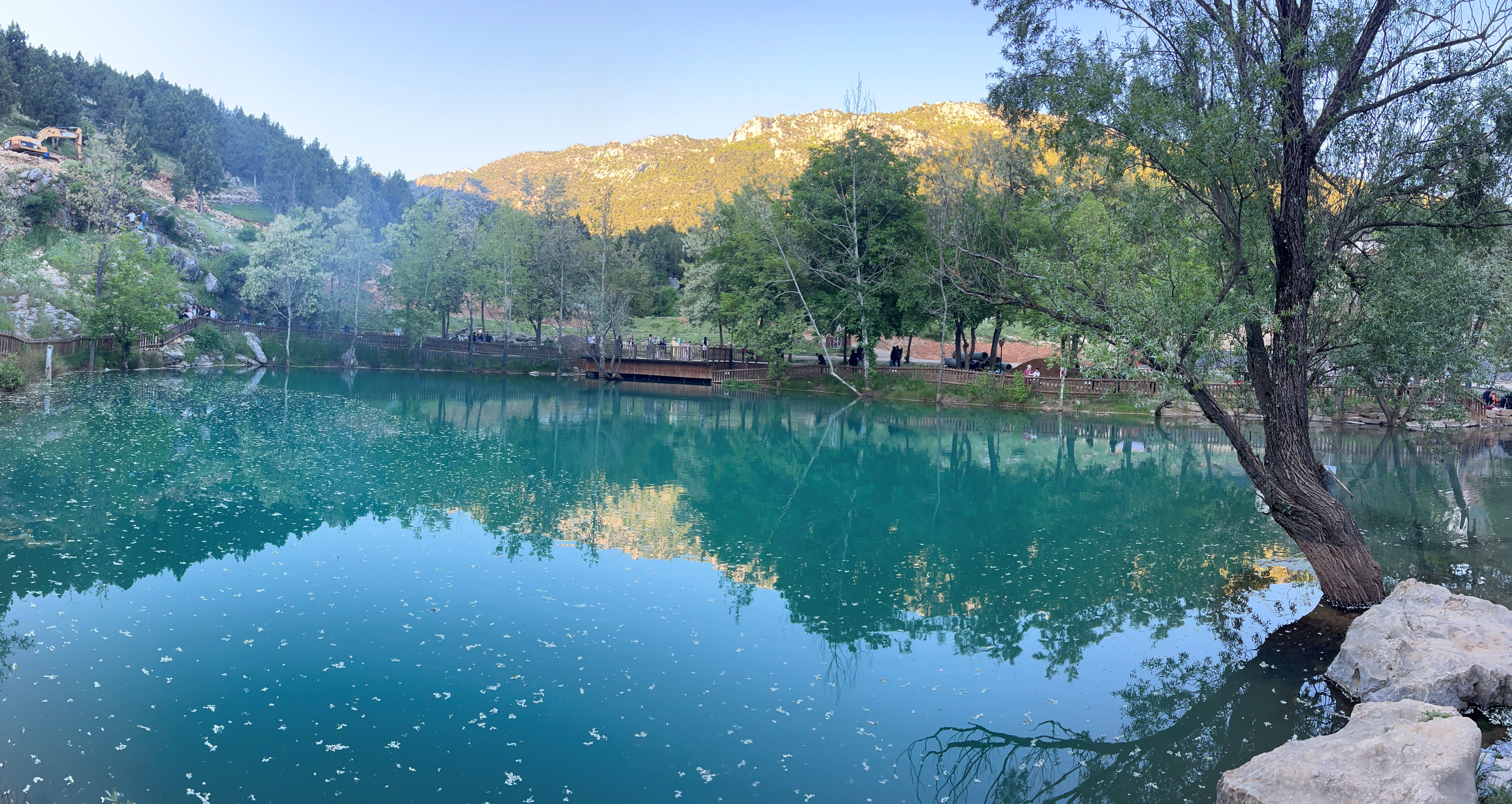 Renginin sırrı çözülemiyor. Kahramanmaraş'ın saklı cenneti "Yeşilgöz"