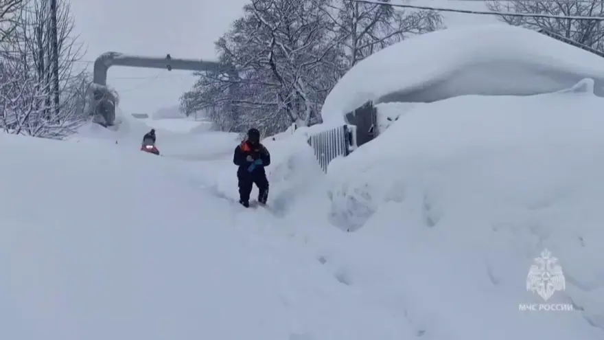 Burası ne Kamçatka ne de Alaska. Kentte bina boyu kar yağdı, vatandaşlar tünel açtı 4