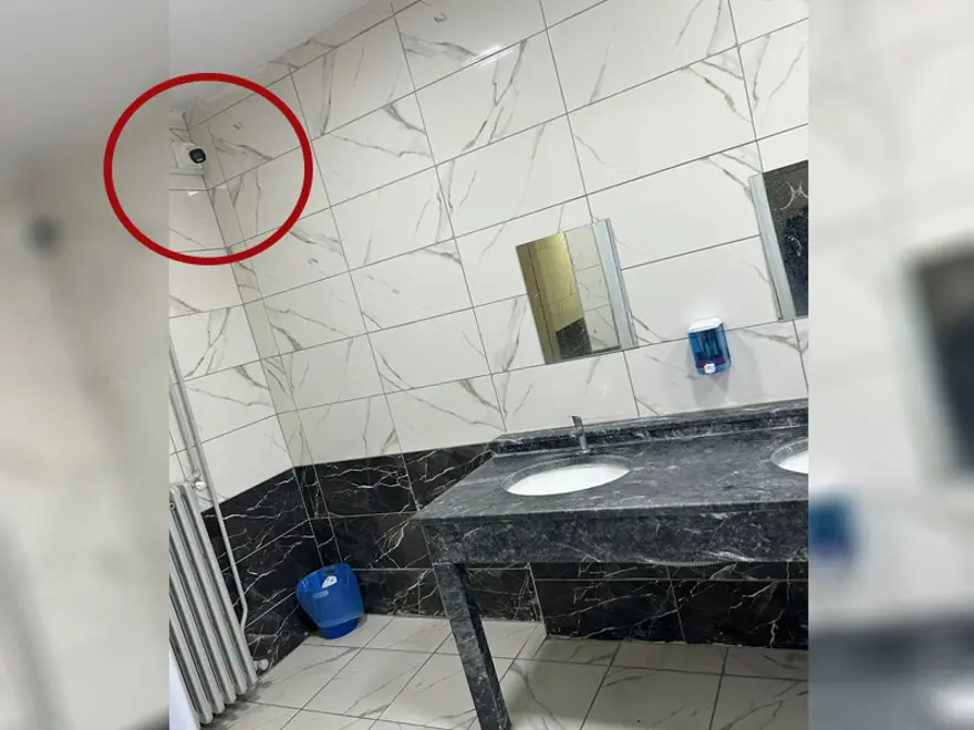 Okul tuvaletinde kamera skandalı. Düzenek kaldırıldı, müdür görevden alındı 