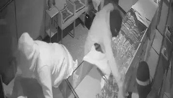 Kağıthane'de kuyumcu soygunu kamerada
