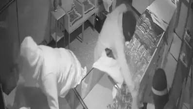 Kağıthane'de kuyumcu soygunu kamerada
