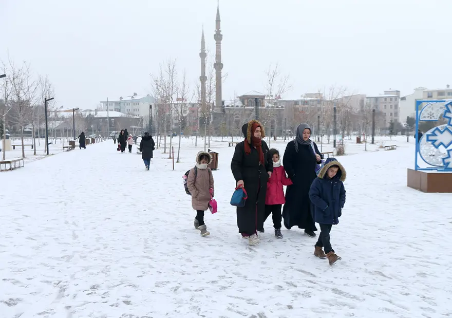Sıcaklık 4 derece birden düşecek. Kar İstanbul'a dönüyor 6 Sıcaklık 4 derece birden düşecek. Kar İstanbul'a dönüyor 6