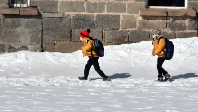 İki ilde eğitime kar engeli