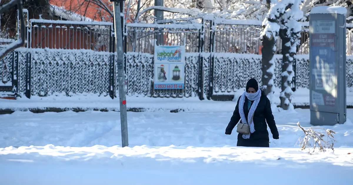 Meteoroloji'den 45 il için kar ve fırtına uyarısı. Sıcaklıklar 10 derece düşecek
