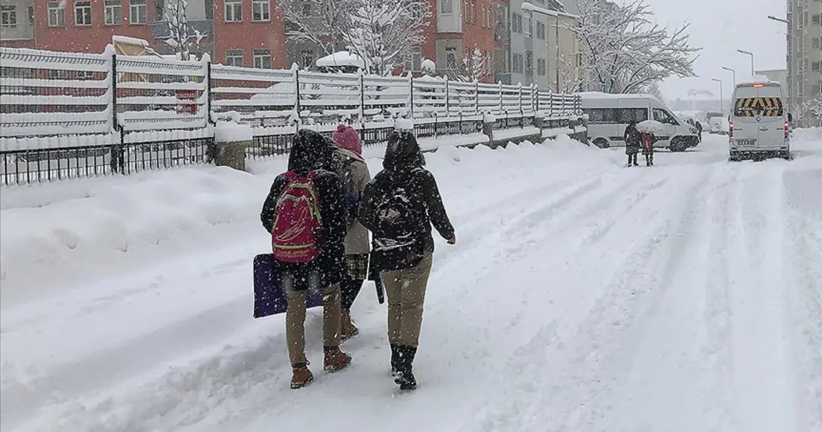 Erzurum'da 3 ilçede eğitime kar engeli
