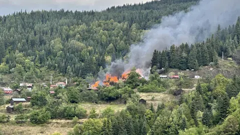 Kastamonu'da köy yangını. Alevler yedi eve sıçradı, müdahale sürüyor