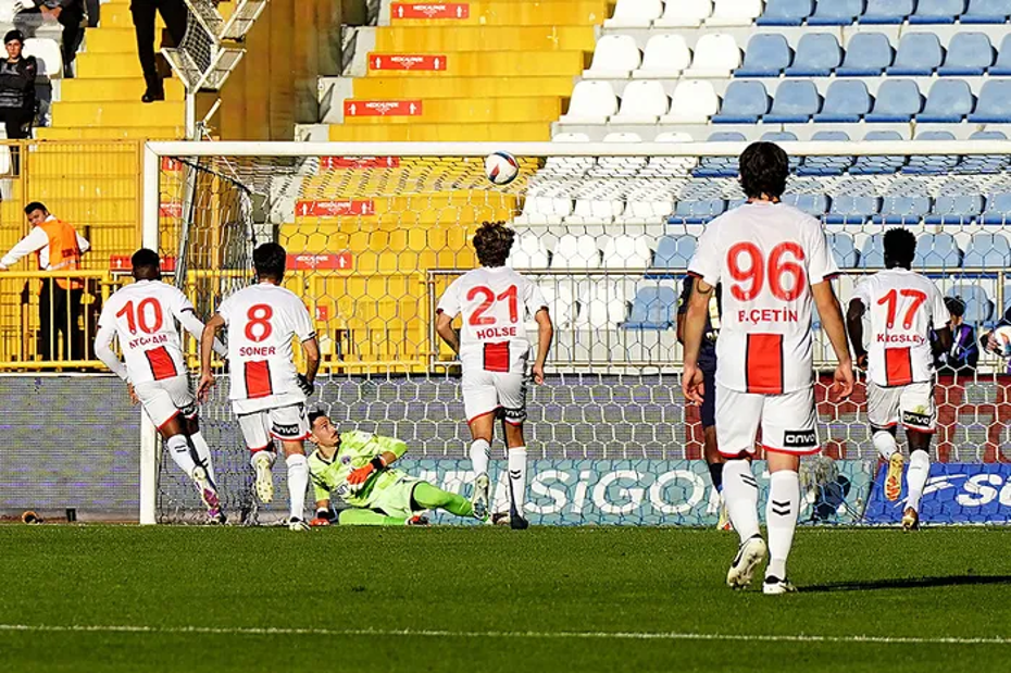 Kasımpaşa-Samsunspor maçında şike iddiası, 8 dakikada 2 penaltı kaçmıştı