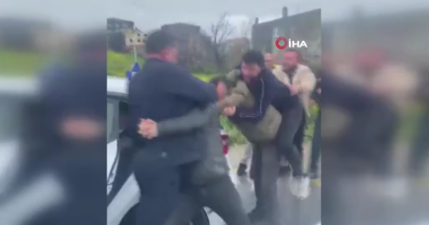 Direksiyon sınavını geçemeyince eğitmeni tekme tokat dövdüler