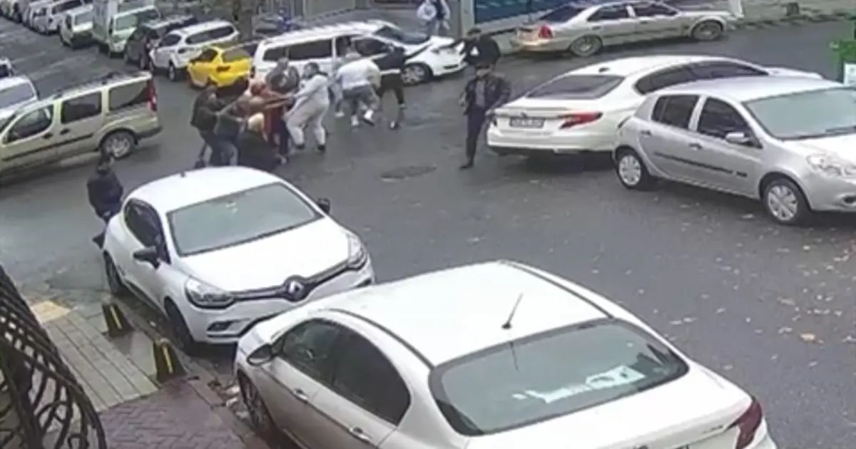 İstanbul'da trafik kazası sonrası yumruklar konuştu