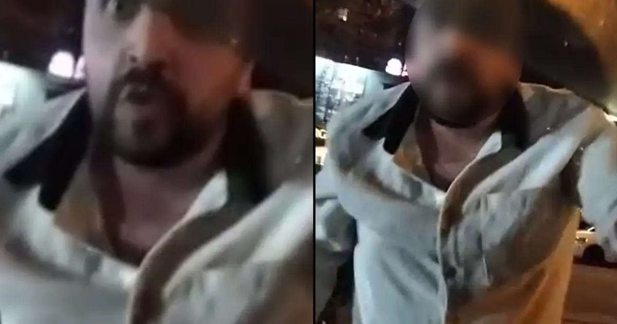 İstanbul trafiğinde kavga! Servis şoförüne kızdı, kafa atarak taksinin camını kırdı