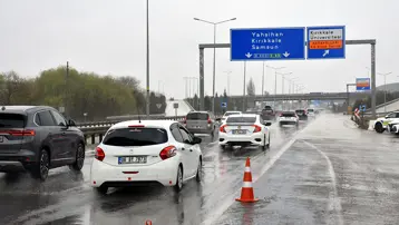 43 ilin geçiş güzergahında trafik yoğunluğu