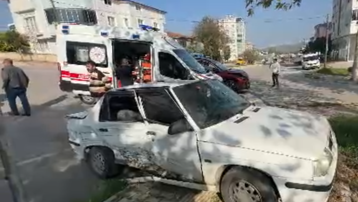 Samsun'da otomobiller çarpıştı: 2'si çocuk 4 yaralı
