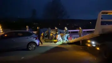 Bolu'da iki otomobil kavşakta çarpıştı. 1’i hamile, 4 yaralı