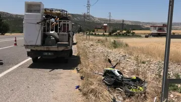 Adıyaman'da kamyonet ile motosiklet çarpıştı. 1’i ağır 2 yaralı