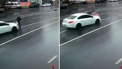Karşıdan karşıya geçen adama otomobil çarptı