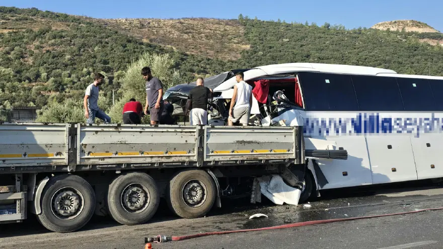 Milas'ta feci kaza. Umut Oğuz'un kardeşi Okan Oğuz da yaralılar arasında 1