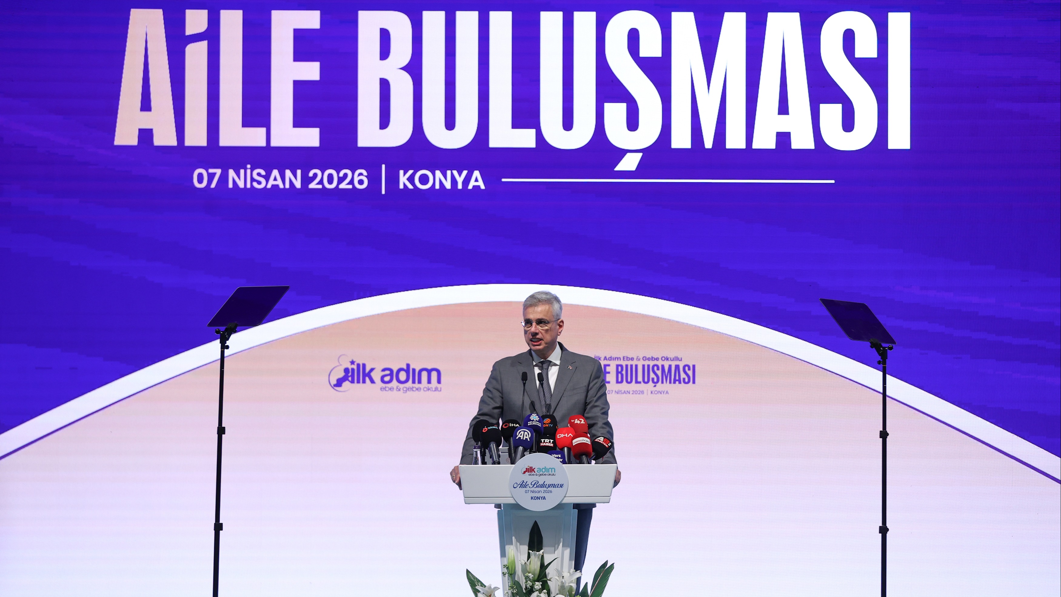 Her bir gebeye ebe tahsis edilecek. 3 ay yanında olacak