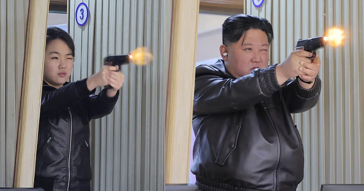 Kuzey Kore: 13 yaşındaki veliaht poligonda atış yaptı