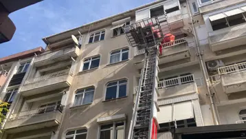 Kocaeli'de kolonları çatlayan 5 katlı bina mühürlendi