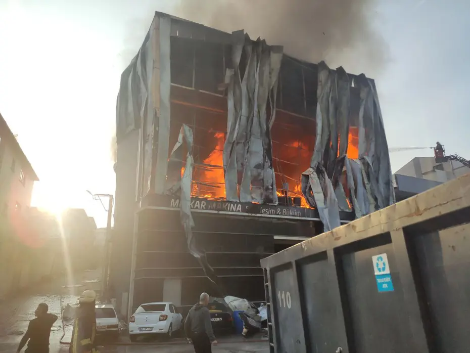 Kocaeli'de parfüm deposundaki yangında 6 can kaybı
