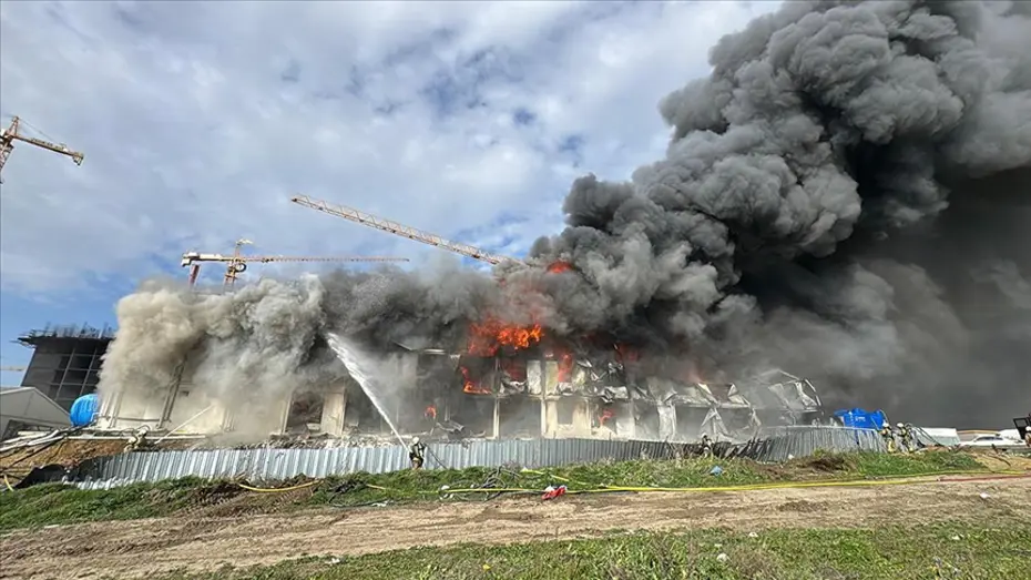 İstanbul'da işçi konteynerinde yangın