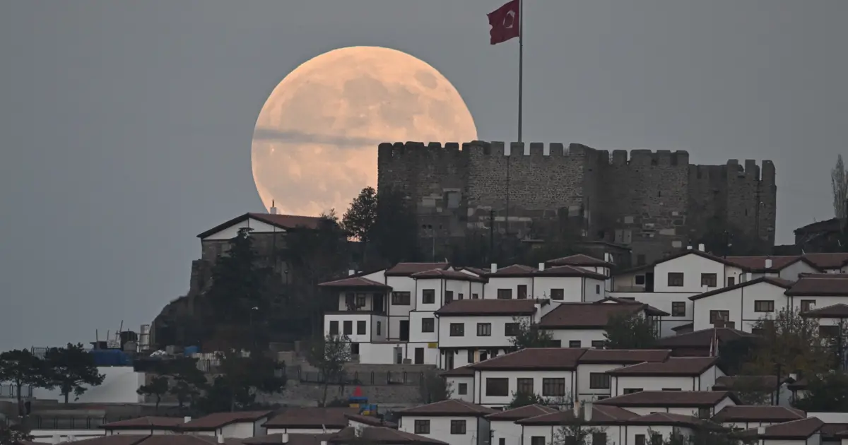 Yılın son Süper Ay'ı: Türkiye'den "Kunduz Dolunayı" manzaraları