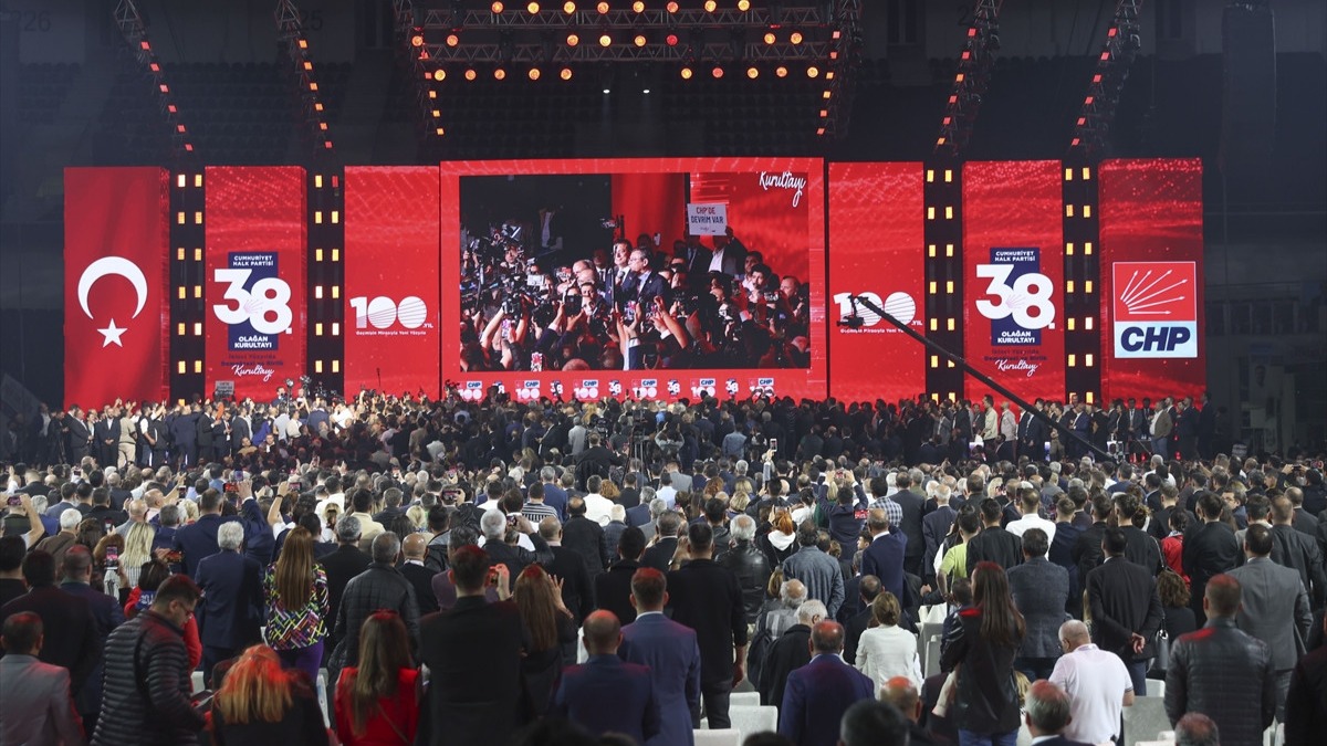 CHP'de kurultay tartışması. Özel ne istiyor Kılıçdaroğlu ne diyor?