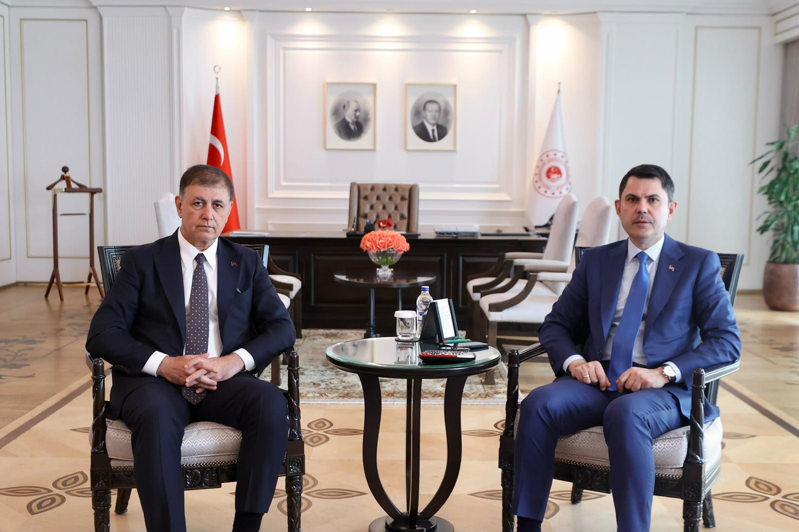 Bakan Kurum Cemil Tugay ile görüştü. "İzmir'in ihtiyaçlarını ve talepleri değerlendirdik"