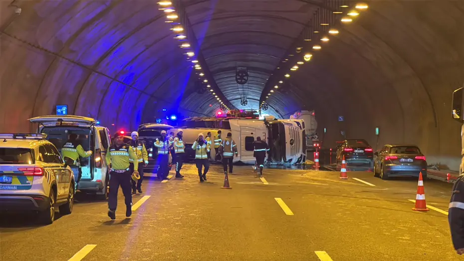 Kuzey Marmara Otoyolu'nda tanker devrildi