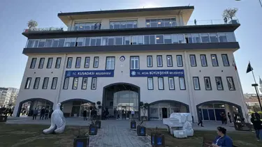 Kuşadası Belediyesi'ne operasyon. 14 şüpheli tutuklandı