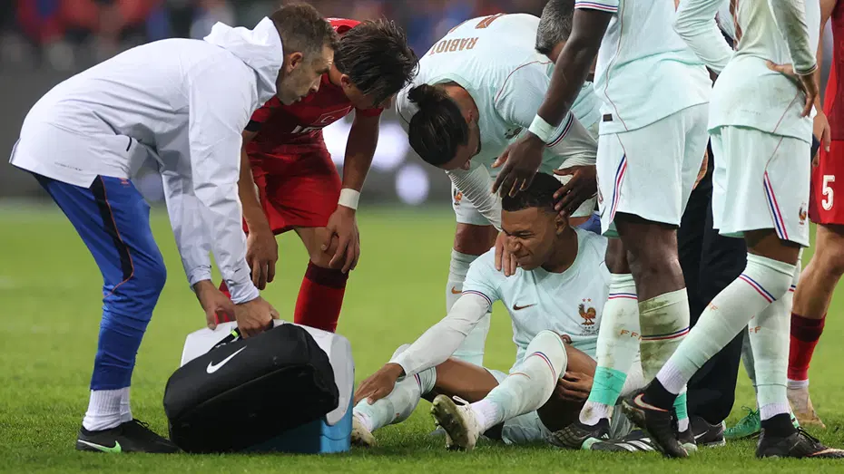 Real Madrid'de şok. Kylian Mbappe, 25 Ekim'deki El Clasico'yu kaçırabilir