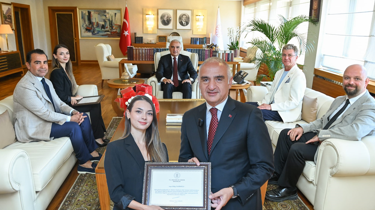 Bakan Ersoy, Nilay Tahiroğlu ve Tan Sağtürk'le bir araya geldi
