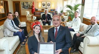 Bakan Ersoy, Nilay Tahiroğlu ve Tan Sağtürk'le bir araya geldi