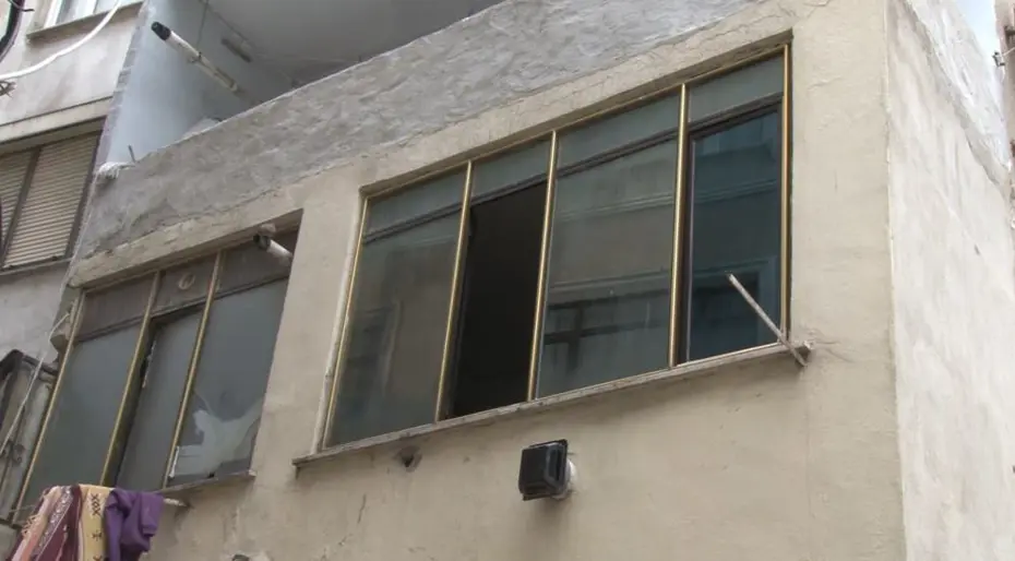 İstanbul'da 4 katlı binada yangın. Bir can kaybı var