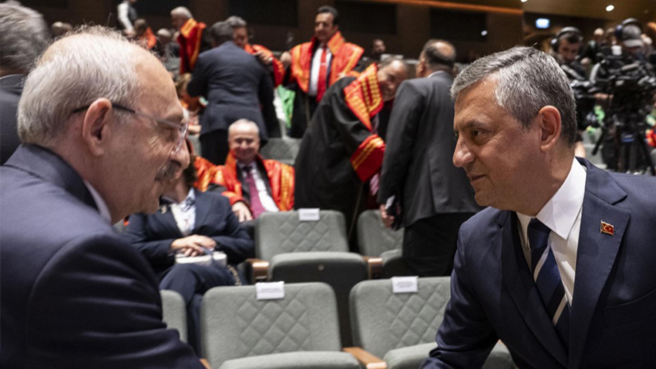 Dikkat çeken anlar. Kemal Kılıçdaroğlu ile Özgür Özel tokalaştı