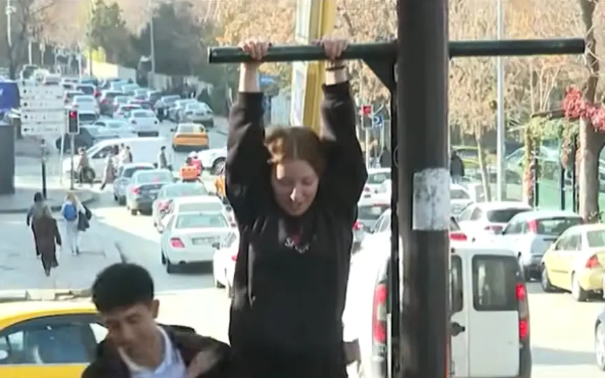 Akım mağduru Kızılay tabelası dördüncü kez yenilendi 3