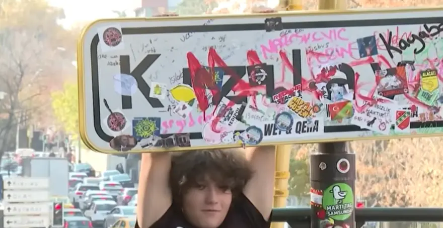 Akım mağduru Kızılay tabelası dördüncü kez yenilendi 2