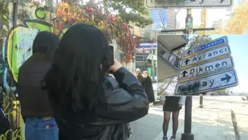 Ankara’da gençler neden tabelalara asılıyor?