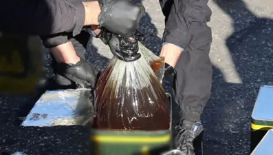 Kaçakçıların sıvı kokain oyunu. Yağ tenekeleri içinde yakalandı 