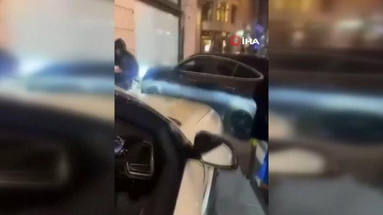 Otomobil yayaların arasına daldı: Sosyal medya ünlüsü ağır yaralandı