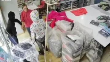 Gasp için dükkana gelen şüphelileri kadın terzi tokatlayarak çıkardı