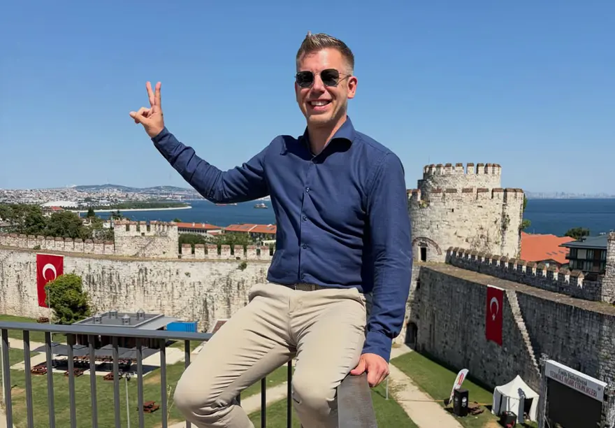 NATO Zirvesi öncesi İstanbul turu. Macaristan Başbakanı turist oldu NATO Zirvesi öncesi İstanbul turu. Macaristan Başbakanı turist oldu