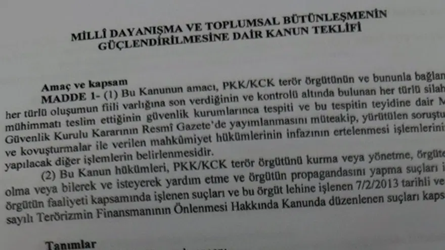 Çerçeve yasa için ilk onay. Komisyondan geçen süreç yasasında hangi maddeler var? 
