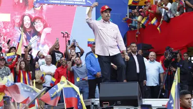 Maduro "Barış istiyoruz" dedi, sadakat sözü verdi 